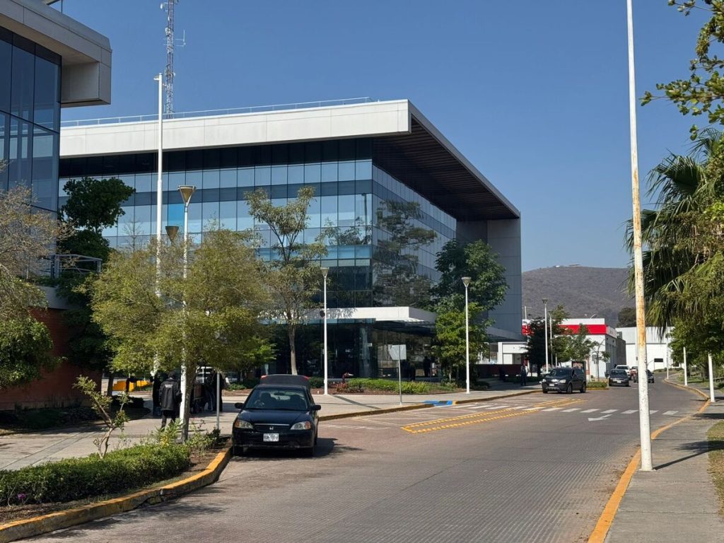 Lee más sobre el artículo ¡Se fue el compa… y también las contraseñas! 💻😨