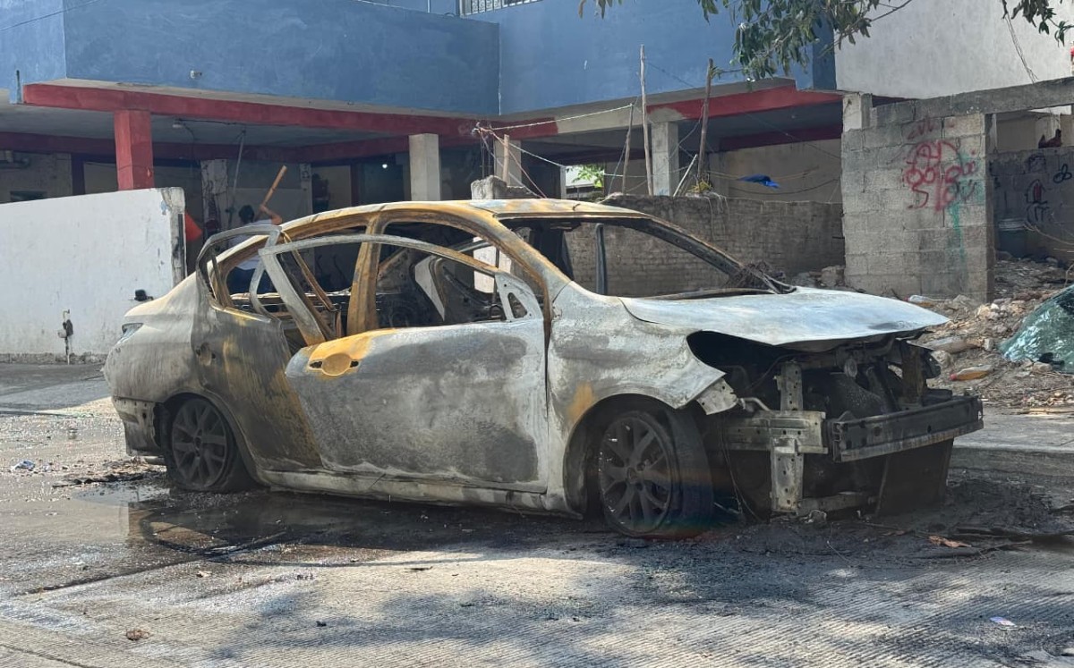🚗🔥 ¡Se prendió machin el carro y se armó el corredero en plena calle!